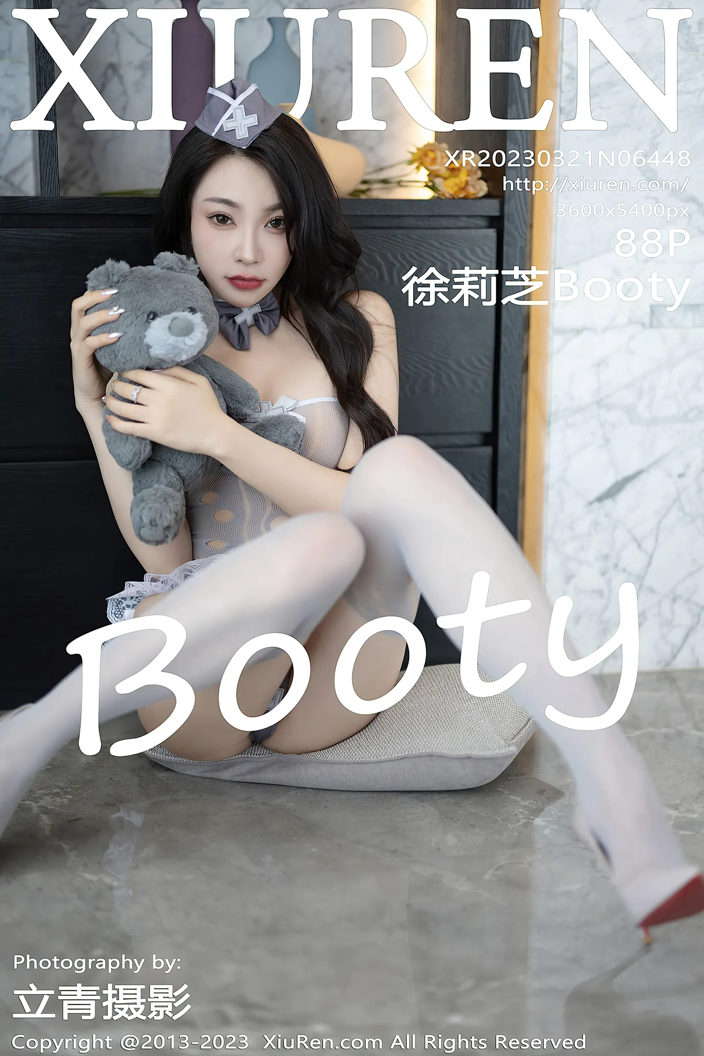 [XiuRen秀人网]2023.03.21 VOL.6448 徐莉芝Booty 白色抹胸连衣裙加黑丝美腿与灰色透视情趣制服性感私房写真集-秀人网官方网站